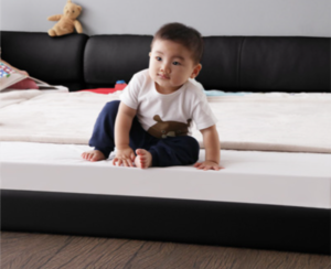 baby-on-leather-bed