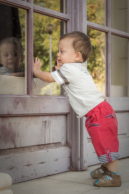 baby-in-front-of-glass