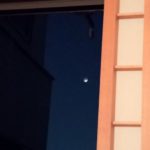 大阪の茶室から見る月食